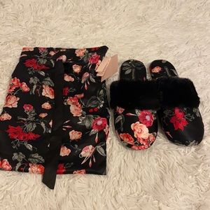New Victoria Secret Polyester slippers size M(7-8)